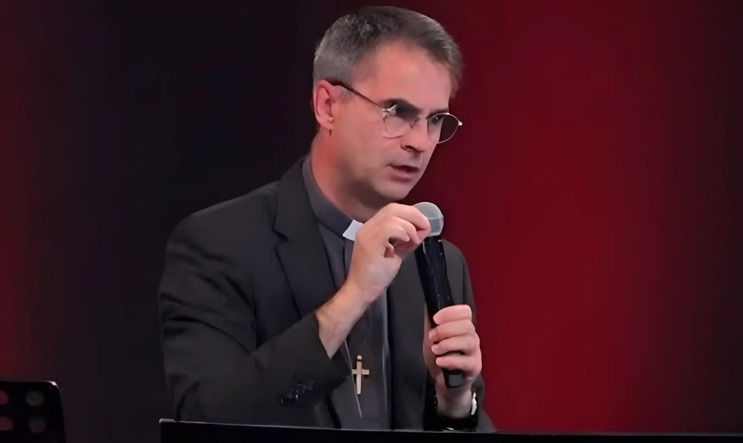 Screenshot-2025-08-27-at-17-38-13-Raviver-le-passage-du-Seigneur-dans-ta-vie---Enseignement-du-Père-Étienne-Kern---YouTube_upscayl_3x_upscayl-standard-4x copie